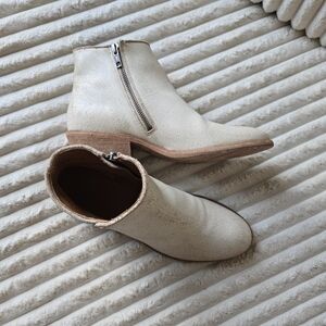 FRYE Piping Carson Booties